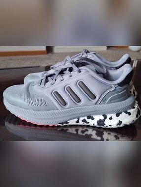 Gray Athletic Sneakers with Textured Foam Midsole